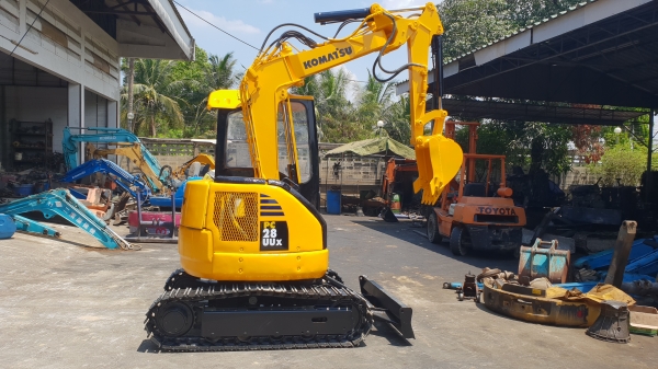 ขาย รถขุด KOMATSU รุ่น PC28UU-2- มือสองญี่ปุ่น แทรกเหล็ก สลัก บูทเอวแน่น 100\% มีไลน์กระแทก สวยพร้อมใช้งาน มือถือ 0818753444