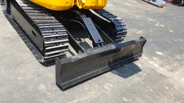 ขาย รถขุด KOMATSU รุ่น PC28UU-2- มือสองญี่ปุ่น แทรกเหล็ก สลัก บูทเอวแน่น 100\% มีไลน์กระแทก สวยพร้อมใช้งาน มือถือ 0818753444