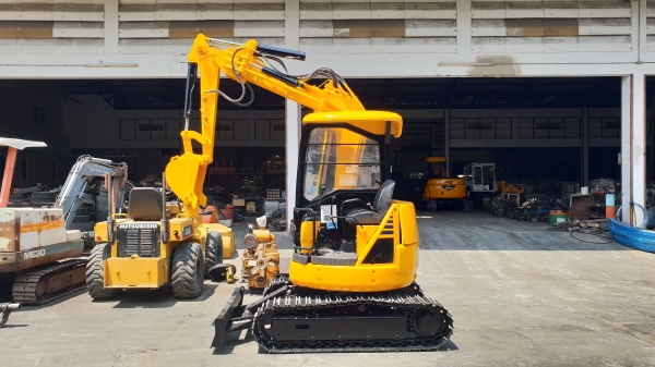 ขาย รถขุด KOMATSU รุ่น PC28UU-2- มือสองญี่ปุ่น แทรกเหล็ก สลัก บูทเอวแน่น 100\% มีไลน์กระแทก สวยพร้อมใช้งาน มือถือ 0818753444