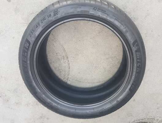 ขายยาง\% 235/45/18 ปี 16 MICHERLIN Pilot4 2 เส้น