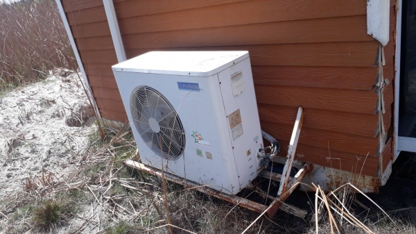 ขายตู้สำนักงาน ขนาด 40 ฟุต พร้อมแอร์ ขนาด 30,000BTU (ซื้อขายตามสภาพ)สภาพสวย