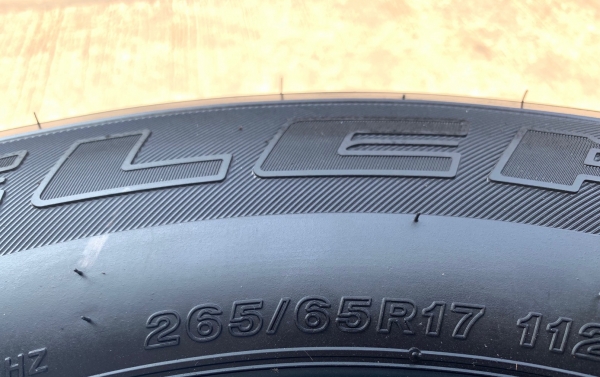 ยางใหม่ป้ายแดง 265-65-17 Bridgestone ปลายปี 18 สวยกริ๊บ เส้นสีชัด