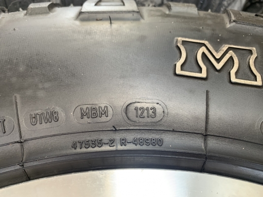 ล้อแม็ก 6รู139 OFF-ROAD ขอบ 16 สีดำขอบเงา พร้อมยาง 265-75-16 MICKEY THOMPSON ปี 13