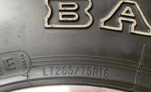 ล้อแม็ก 6รู139 OFF-ROAD ขอบ 16 สีดำขอบเงา พร้อมยาง 265-75-16 MICKEY THOMPSON ปี 13