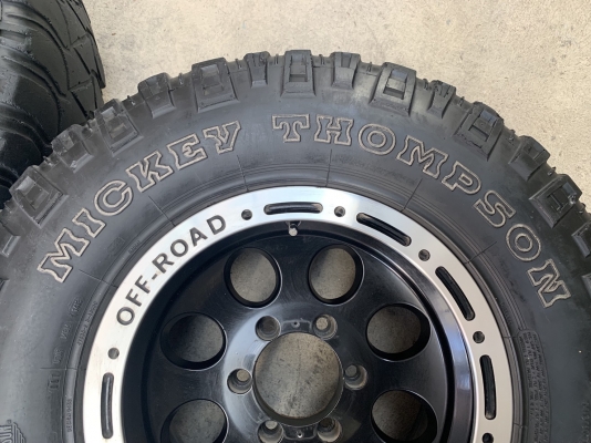 ล้อแม็ก 6รู139 OFF-ROAD ขอบ 16 สีดำขอบเงา พร้อมยาง 265-75-16 MICKEY THOMPSON ปี 13