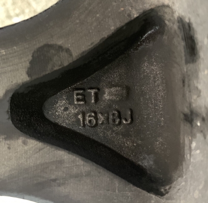 ล้อแม็ก 6รู139 OFF-ROAD ขอบ 16 สีดำขอบเงา พร้อมยาง 265-75-16 MICKEY THOMPSON ปี 13