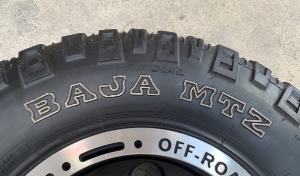 ล้อแม็ก 6รู139 OFF-ROAD ขอบ 16 สีดำขอบเงา พร้อมยาง 265-75-16 MICKEY THOMPSON ปี 13