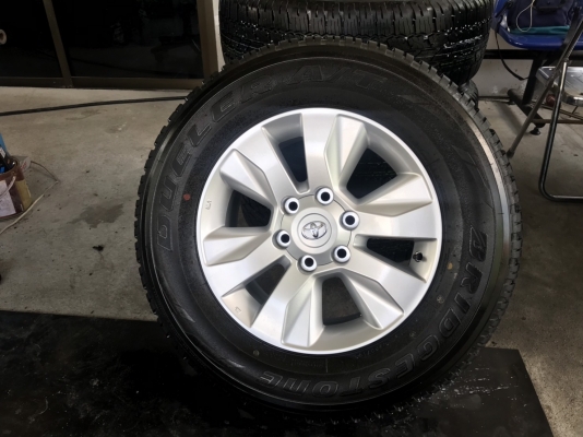 ล้อรีโว้ขอบ 17 พร้อมยางป้ายแดงปี 19