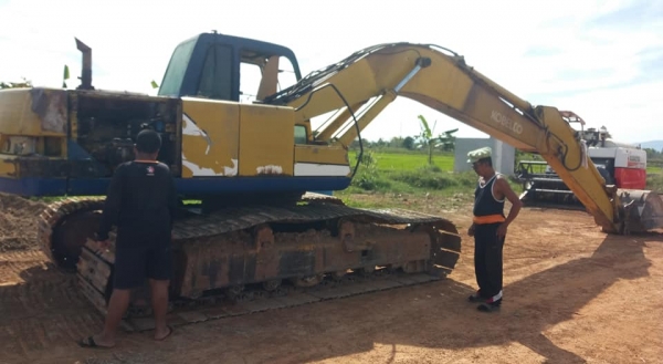 แมคโค  sk 200มาคทรี สภาพสมบูรณ ทำงานอยู่ทุกวันครับได้ไปใช้งานไม่ผิดหวังแน่นอนเครื่องดีปั้มแรงเจ้าของขายเอกเอกสารซื้อขาย