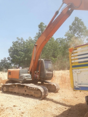 ขายรถแบคโฮ HITACHI ZX200-1 ราคา 650000