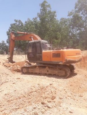 ขายรถแบคโฮ HITACHI ZX200-1 ราคา 650000