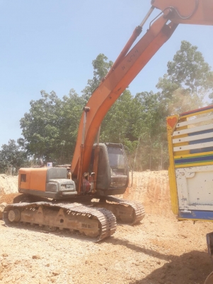 ขายรถแบคโฮ HITACHI ZX200-1 ราคา 650000