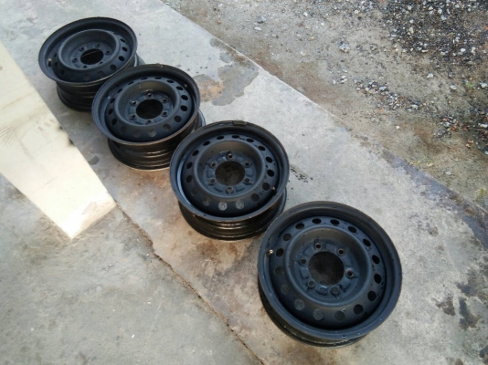 ล้อกะทะเหล็ก ขอบ15  กว้าง 6 นิ้ว 6 รู