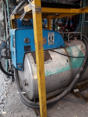 ถังน้ำมันเก่ายี่ปุ่นพร้อมหัวจ่าย