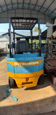 ขายรถโฟล์คลิฟท์ MITSUBISHI สามตันไฟฟ้าใช้มอเตอร์ต้องไปเชคระบบไฟขายตามสภาพ
