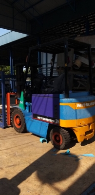 ขายโฟล์คลิฟท์ MITSUBISHI สามตันไฟฟ้าใช้มอเตอร์ต้องไปเชคระบบตามสภาพ