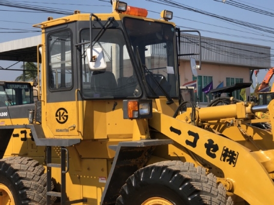 ขายรถตักล้อยาง KOMATSU WA300-1 นำเข้าเองจากญี่ปุ่น สภาพสวยพร้อมใช้ มีVDOการทำงานครับ