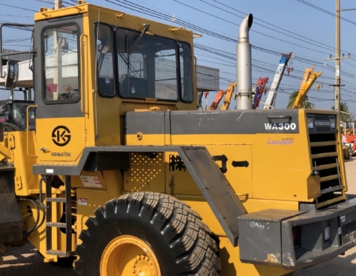 ขายรถตักล้อยาง KOMATSU WA300-1 นำเข้าเองจากญี่ปุ่น สภาพสวยพร้อมใช้ มีVDOการทำงานครับ