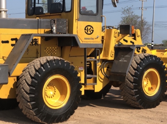ขายรถตักล้อยาง KOMATSU WA300-1 นำเข้าเองจากญี่ปุ่น สภาพสวยพร้อมใช้ มีVDOการทำงานครับ