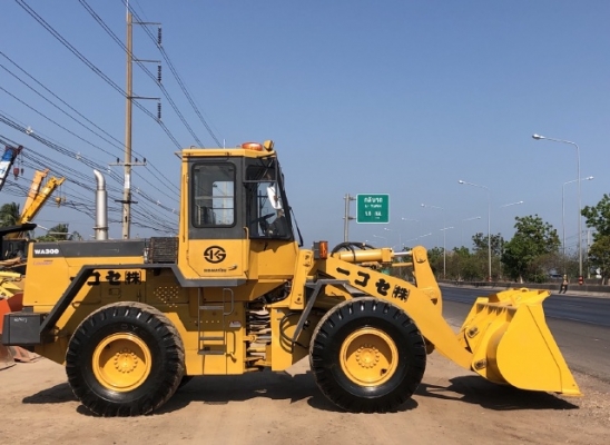 ขายรถตักล้อยาง KOMATSU WA300-1 นำเข้าเองจากญี่ปุ่น สภาพสวยพร้อมใช้ มีVDOการทำงานครับ
