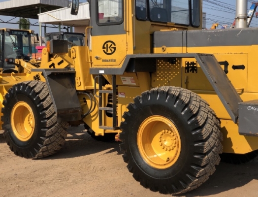 ขายรถตักล้อยาง KOMATSU WA300-1 นำเข้าเองจากญี่ปุ่น สภาพสวยพร้อมใช้ มีVDOการทำงานครับ