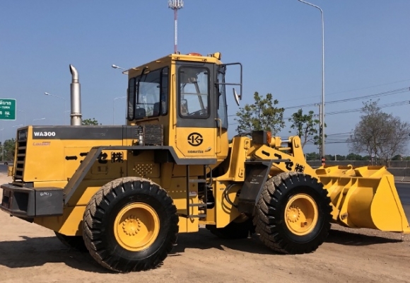 ขายรถตักล้อยาง KOMATSU WA300-1 นำเข้าเองจากญี่ปุ่น สภาพสวยพร้อมใช้ มีVDOการทำงานครับ