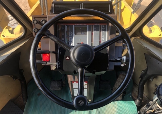 ขายรถตักล้อยาง KOMATSU WA300-1 นำเข้าเองจากญี่ปุ่น สภาพสวยพร้อมใช้ มีVDOการทำงานครับ