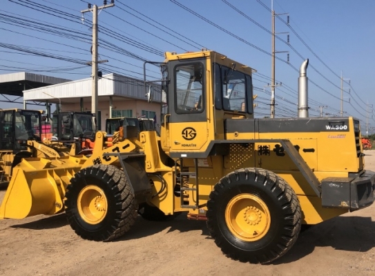 ขายรถตักล้อยาง KOMATSU WA300-1 นำเข้าเองจากญี่ปุ่น สภาพสวยพร้อมใช้ มีVDOการทำงานครับ