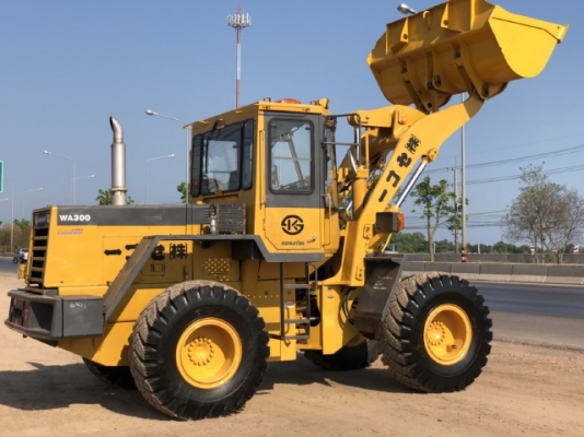ขายรถตักล้อยาง KOMATSU WA300-1 นำเข้าเองจากญี่ปุ่น สภาพสวยพร้อมใช้ มีVDOการทำงานครับ
