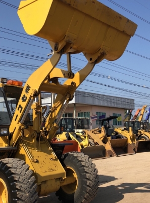 ขายรถตักล้อยาง KOMATSU WA300-1 นำเข้าเองจากญี่ปุ่น สภาพสวยพร้อมใช้ มีVDOการทำงานครับ
