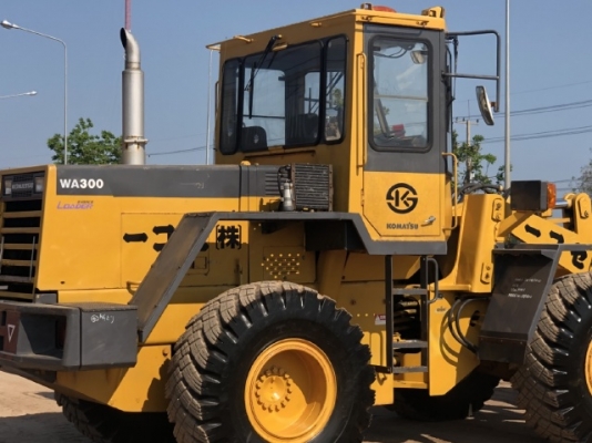 ขายรถตักล้อยาง KOMATSU WA300-1 นำเข้าเองจากญี่ปุ่น สภาพสวยพร้อมใช้ มีVDOการทำงานครับ