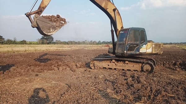 แม็กโครKOBBLCO SK200 มาร์ค3 ปี51แน่นๆเครื่องดี.ไฮโดริกแรงดี. มาลองดูครับ