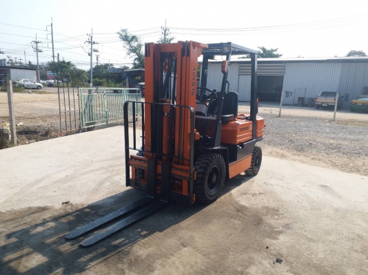 รถยกโตโยต้ารุ่น 5 น้ำหนักยก 2.5 ตัน เสาสูง 4.75 เช้าตู้ แผงงาสไลด์ เครื่องดีเซล เกียร์ออโต้