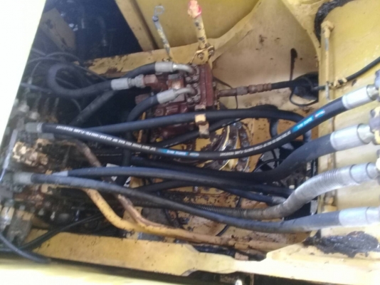 ขายแบคโฮKOMATSU PC200-7ทำงาน20,000ชม.โซ่หนาแอร์เย็นเล่มทะเบียน ขายแบคโฮKOMATSU PC200-7ทำงาน20,000ชม.โซ่หนาแอร์เย็นเล่มทะเบียน