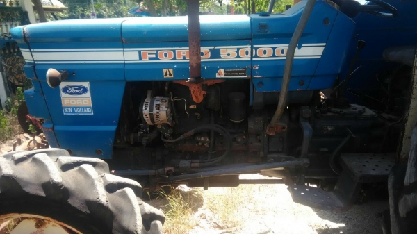 รถไถนารุ่นM5000สองเพลาสภาพดีพร้อมใช้คับ