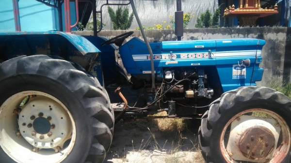 รถไถนารุ่นM5000สองเพลาสภาพดีพร้อมใช้คับ