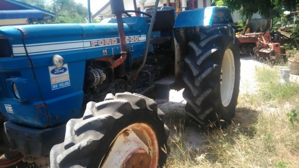 รถไถนารุ่นM5000สองเพลาสภาพดีพร้อมใช้คับ