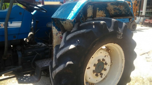 รถไถนารุ่นM5000สองเพลาสภาพดีพร้อมใช้คับ