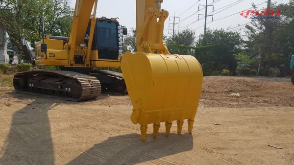 ขายรถแบคโฮ KOMATSU PC200-8M0 ซีเรียลสูง จอเหลือง กล้องหลัง กรองอากาศหลัง ใช้งานเพียง 4 พันชั่วโมง