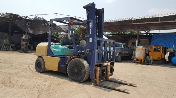 ขายรถยกโฟล์คลิฟท์KOMATSU FD35T-7 ขนาด 3.5 ตัน งาคว่ำ-หงาย ,กระบอกคู่, เชื้อเพลิงดีเซล เครื่องโคมัสสุ เครื่องยนต์6D102 เสาสูง 4 เมตร เกียร์ทอร์ค(ออโต้) ยางลมคู่หน้า-หลัง รถเดิมๆเก่านอก ขายรถยกโฟล์คลิฟท์KOMATSU FD35T-7 ขนาด 3.5 ตัน งาคว่ำ-หงาย ,กระบอกคู่, เชื้อเพลิงดีเซล เครื่องโคมัสสุ เครื่องยนต์6D102 เสาสูง 4 เมตร เกียร์ทอร์ค(ออโต้) ยางลมคู่หน้า-หลัง รถเดิมๆเก่านอก