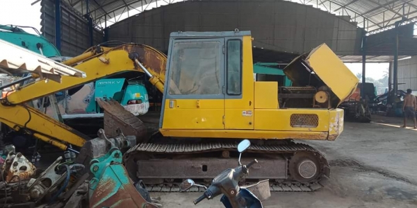 ขายจ้า..KOMATSU PC120-3 เก่าในสภาพดี  พร้อมใช้ ลองระบบกันได้ทุกวัน โทร 089-3818694 จ๊อย