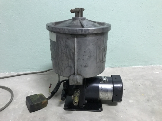 ขายปั๊มน้ำมัน NOP Trochoid pump 90W 220V ไฟบ้าน made in Japan พร้อมถังกรอง สภาพสวยมาก พร้อมใช้งาน ราคา 3,000 บาทพร้อมส่ง ขายปั๊มน้ำมัน NOP Trochoid pump 90W 220V ไฟบ้าน made in Japan พร้อมถังกรอง สภาพสวยมาก พร้อมใช้งาน ราคา 3,000 บาทพร้อมส่ง