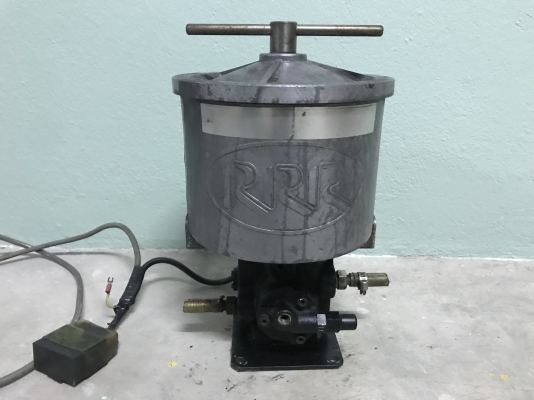 ขายปั๊มน้ำมัน NOP Trochoid pump 90W 220V ไฟบ้าน made in Japan พร้อมถังกรอง สภาพสวยมาก พร้อมใช้งาน ราคา 3,000 บาทพร้อมส่ง ขายปั๊มน้ำมัน NOP Trochoid pump 90W 220V ไฟบ้าน made in Japan พร้อมถังกรอง สภาพสวยมาก พร้อมใช้งาน ราคา 3,000 บาทพร้อมส่ง