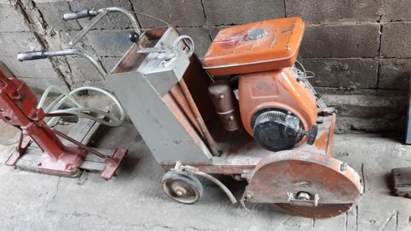 เครื่องตัดถนนคอนกรีต