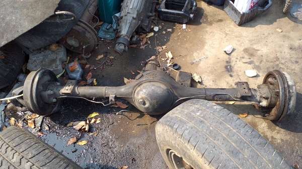 ขายเพลาท้าย isuzu dragon 3.0 di เฟืองใหญ่  7000 บาท