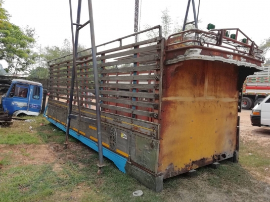 ขายกระบะไม้ สภาพพร้อมใช้งาน ถอดลงจาก ฮีโน่ 3H ขนาดกระบะ กว้าง 2.40 ซม. ยาว 6.30 ซม สูง 2.10 ซม. ความกว้างคันซี 87 ซม.