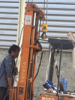 ขาย รอกไฟฟ้า ดีแม็ก 2 ตัน คานกว้าง 6 เมตร สูง 4 เมตร ใส่ล้อแล้ว ยกโฟล์คลิฟท์ ไฟฟ้า 2400 กิโลขึ้น สภาพพร้อมใช้งาน 45,000 บาท