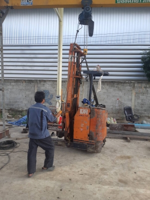 ขาย รอกไฟฟ้า ดีแม็ก 2 ตัน คานกว้าง 6 เมตร สูง 4 เมตร ใส่ล้อแล้ว ยกโฟล์คลิฟท์ ไฟฟ้า 2400 กิโลขึ้น สภาพพร้อมใช้งาน 45,000 บาท