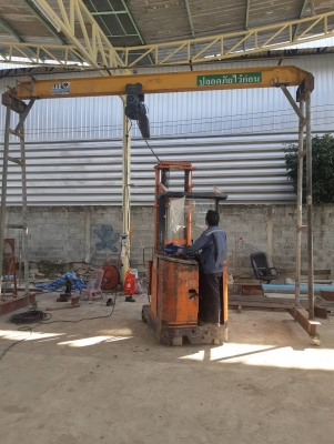 ขาย รอกไฟฟ้า ดีแม็ก 2 ตัน คานกว้าง 6 เมตร สูง 4 เมตร ใส่ล้อแล้ว ยกโฟล์คลิฟท์ ไฟฟ้า 2400 กิโลขึ้น สภาพพร้อมใช้งาน 45,000 บาท
