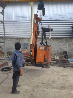 ขาย รอกไฟฟ้า ดีแม็ก 2 ตัน คานกว้าง 6 เมตร สูง 4 เมตร ใส่ล้อแล้ว ยกโฟล์คลิฟท์ ไฟฟ้า 2400 กิโลขึ้น สภาพพร้อมใช้งาน 45,000 บาท